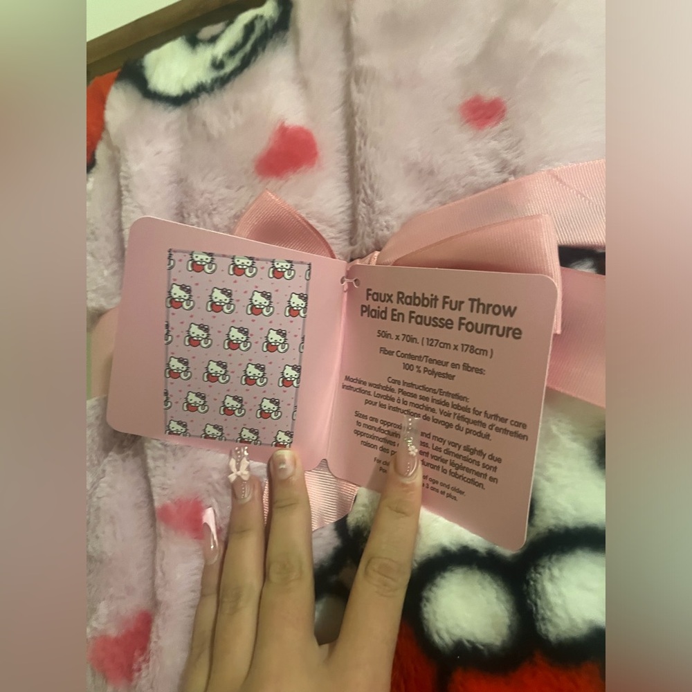 Hello kitty blanket - Picture 3 of 3